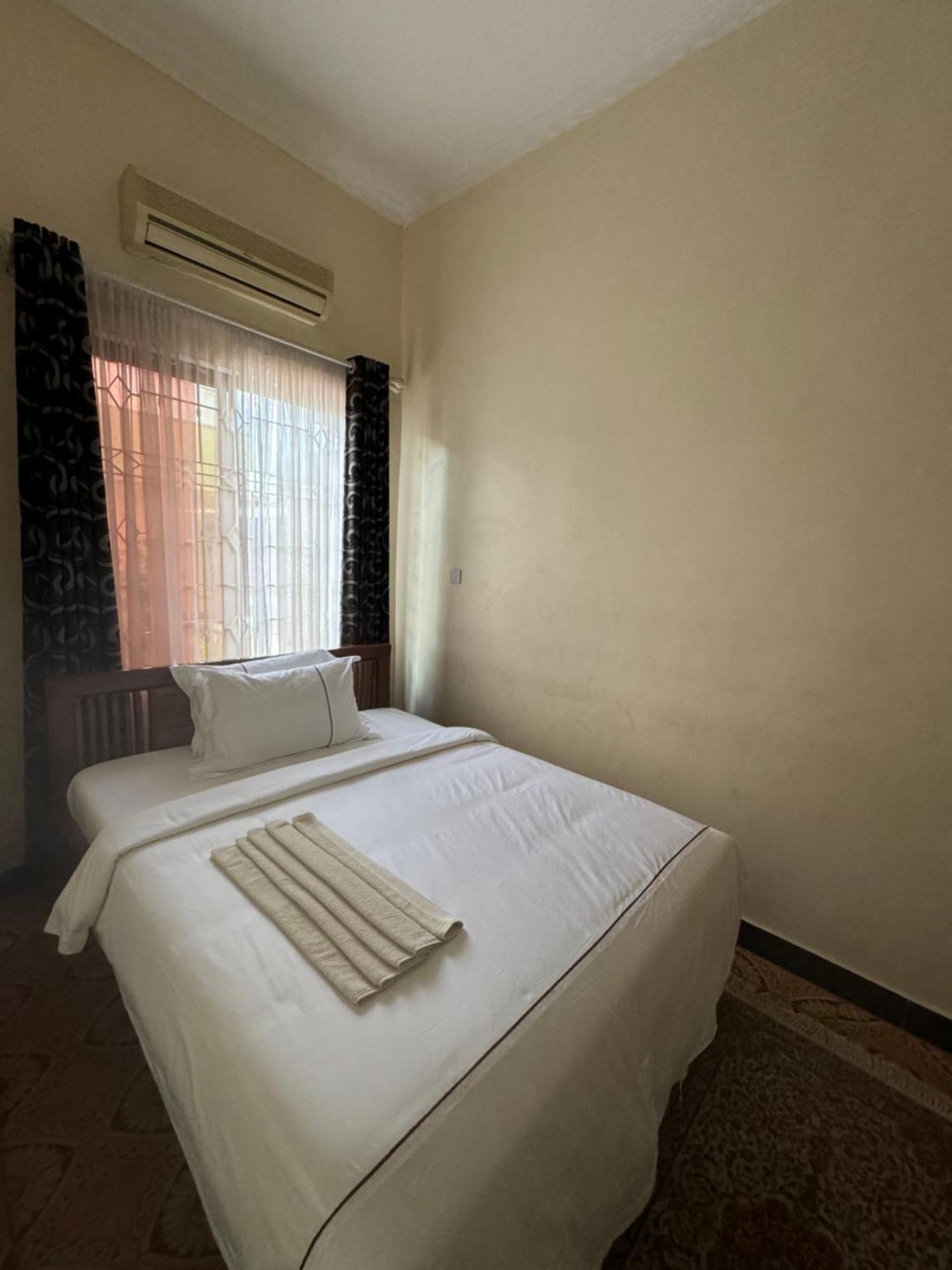 G & S Executive Lodge Дар-эс-Саламе Экстерьер фото